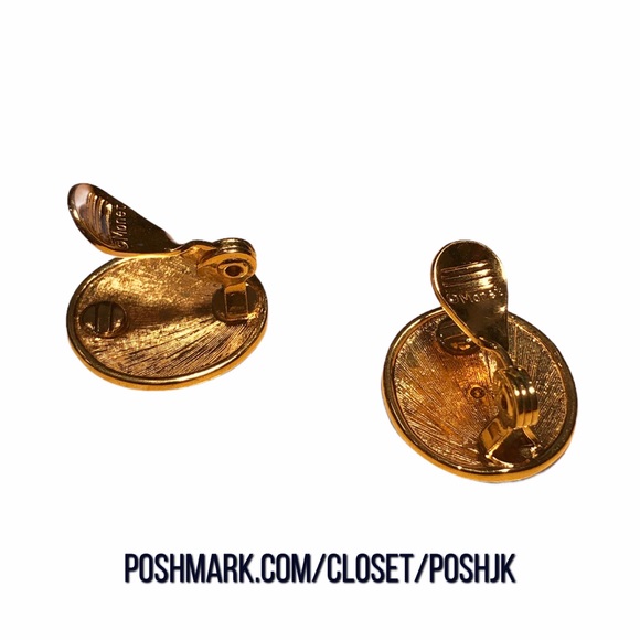 MONET Vintage Enamel Clip On Earrings - Picture 2 of 3